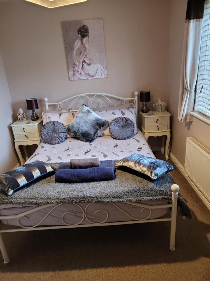 Siobhan'S Abode 2 Deluxe Doubles N Large Single No Pets Swindon Luaran gambar